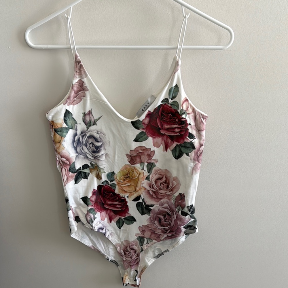 Gaze White and Red Floral Bodysuit V-Neck